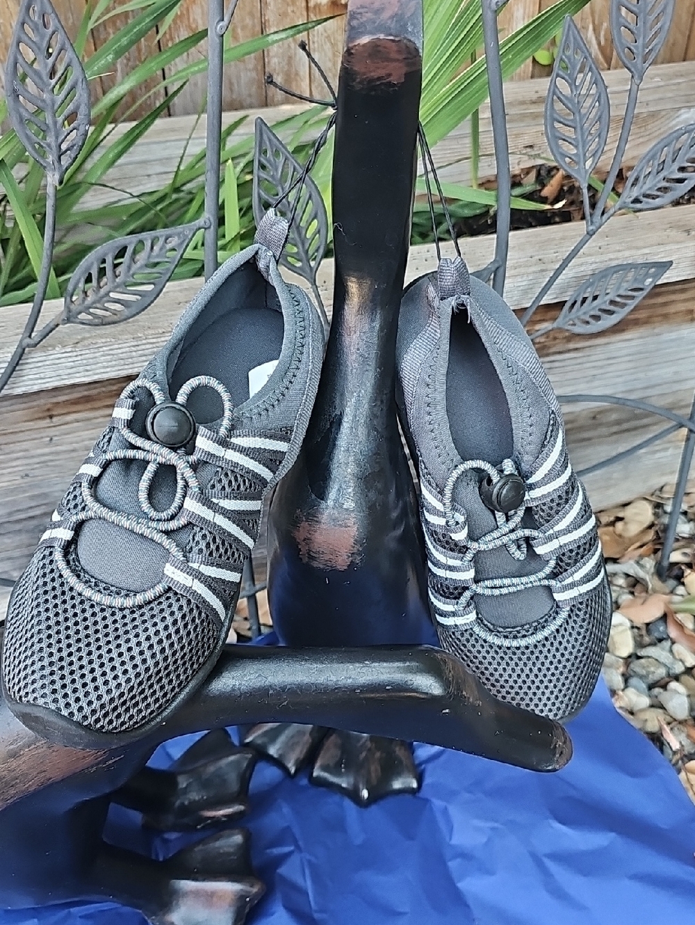 Kids Gray Breathable Water Shoes with Quick-Adjust Bungee
